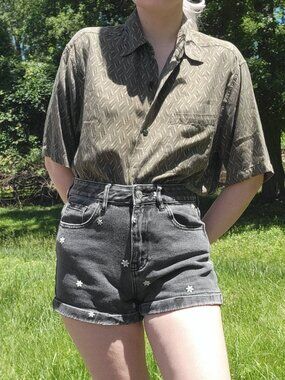 【 axcess vintage 2000s retro silk green buttondown t shirt 】